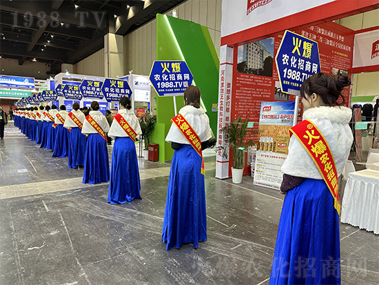火爆網(wǎng)美女禮儀宣傳隊(duì)亮相2024中原農(nóng)資雙交會(huì)！
